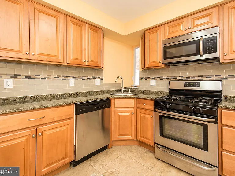 246 S 22nd St #2 — Photo 8
