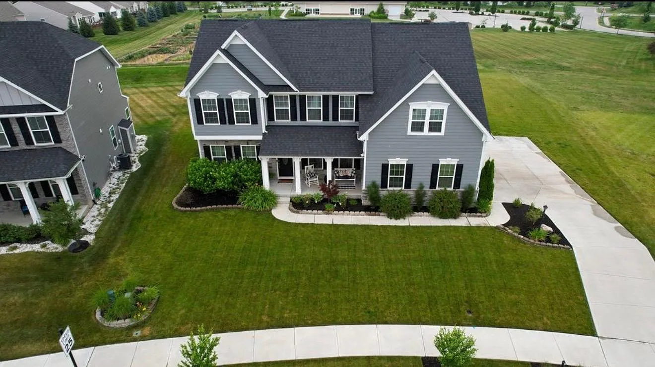 7 bed, 4686 sqft, $3,800 — Photo 1