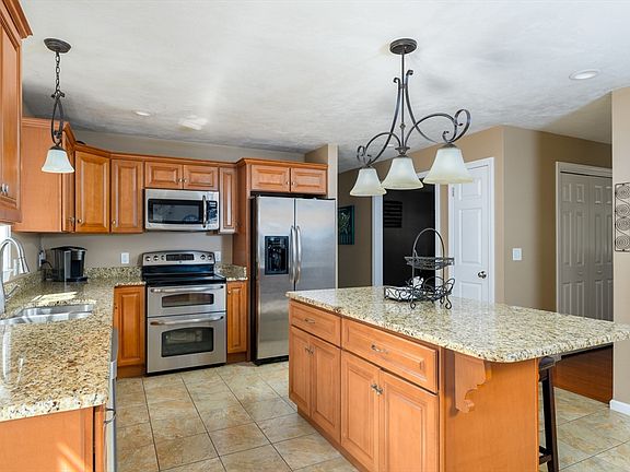4th image of 248 Pleasantdale Rd