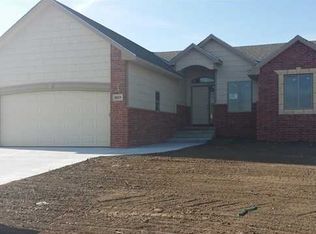 8828 N Saddlebrook Ct, Valley Center, KS 67147