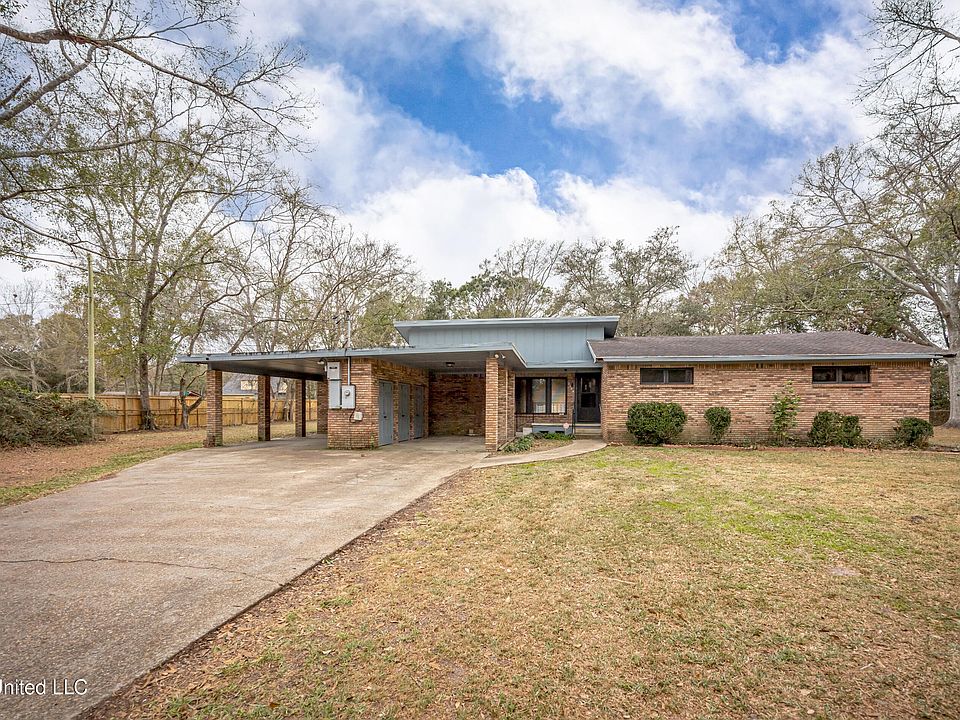 1st image of 3109 Holly Dr