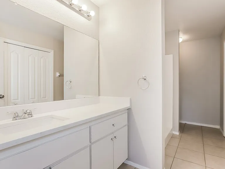 2324 Sunset Pointe Dr — Photo 11