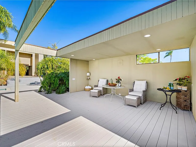3028 Overhill Dr — Photo 34