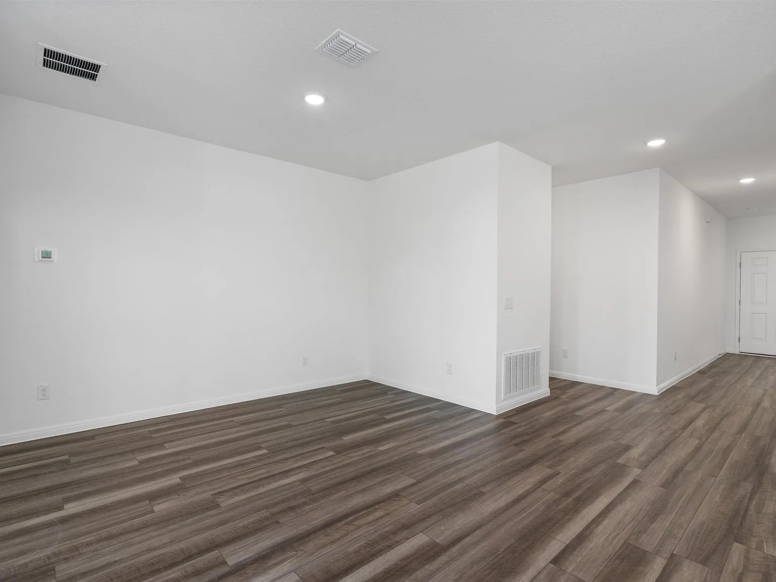 3 bed, 2.0 bath, 1665 sqft, $1,900 — Photo 4