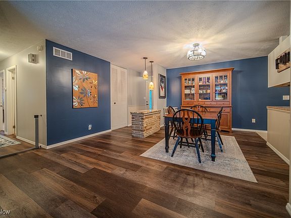 4th image of 2429 Applewood Dr