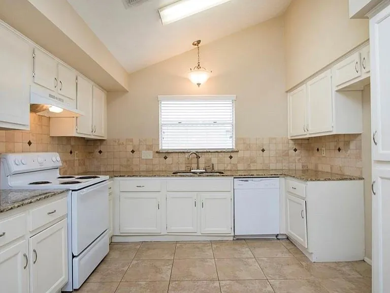 5815 Heather St — Photo 6