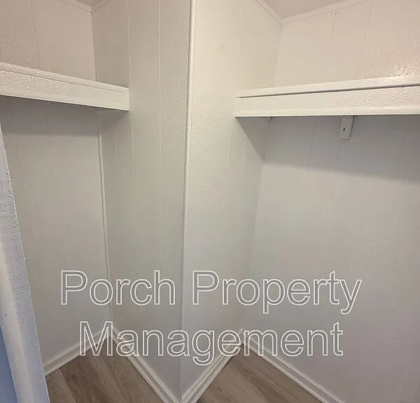 1207 Mills Ave — Photo 16