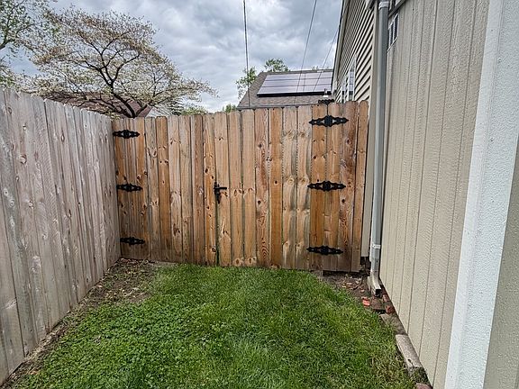 3rd image of 3639 Hiawatha Blvd