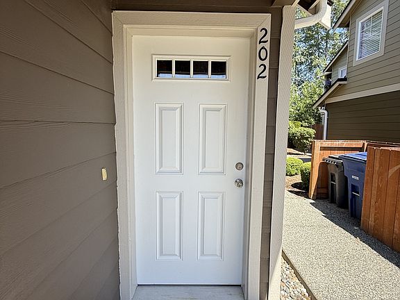 2nd image of 5013 148th St NE Unit 202