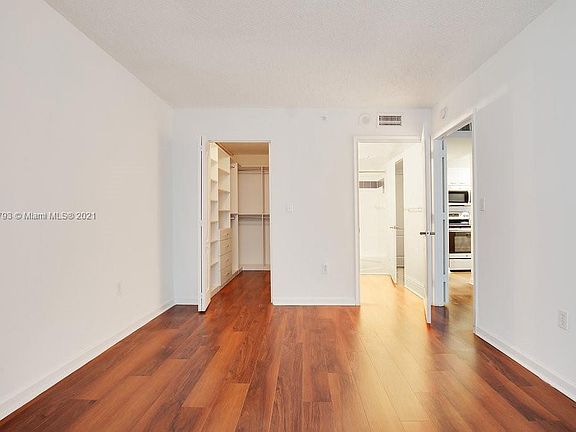 4th image of 1751 N Bayshore Dr #16F