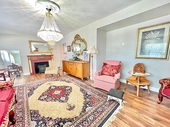 3rd image of 2119 Glenwood Dr
