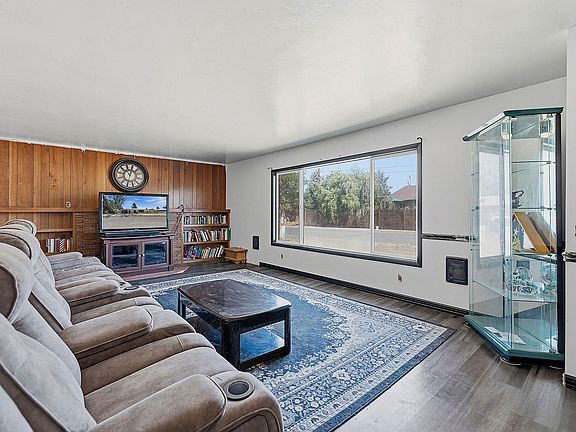 3rd image of 1390 NE Loper Ave