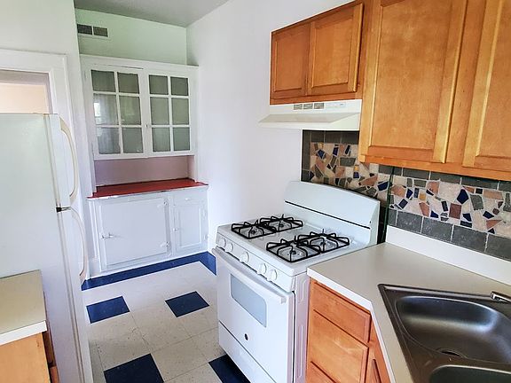 2nd image of 416 N Cedar St APT 4