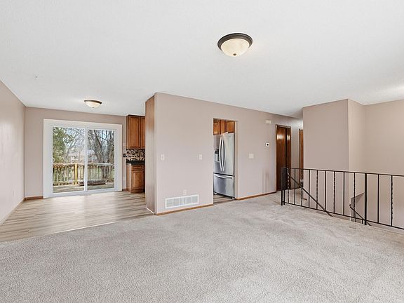 4th image of 1057 Tamarack Ln