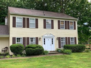 107 Glenwood Dr, Washington Crossing, PA 18977