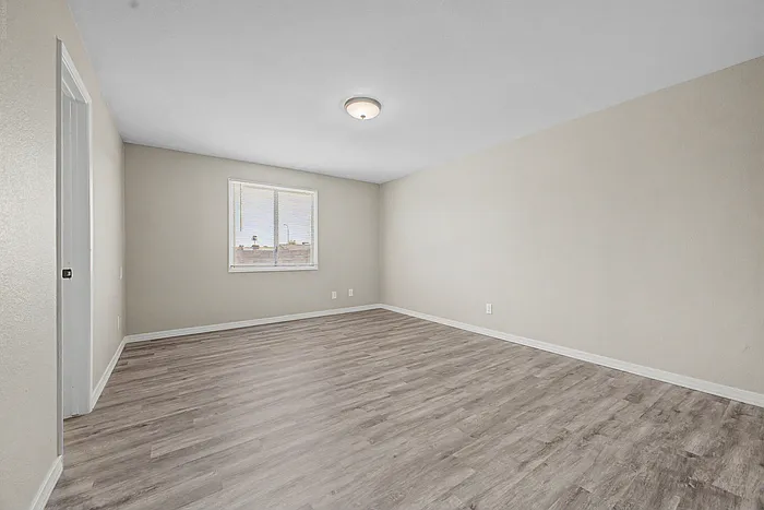 8129 W Hazelwood St — Photo 23