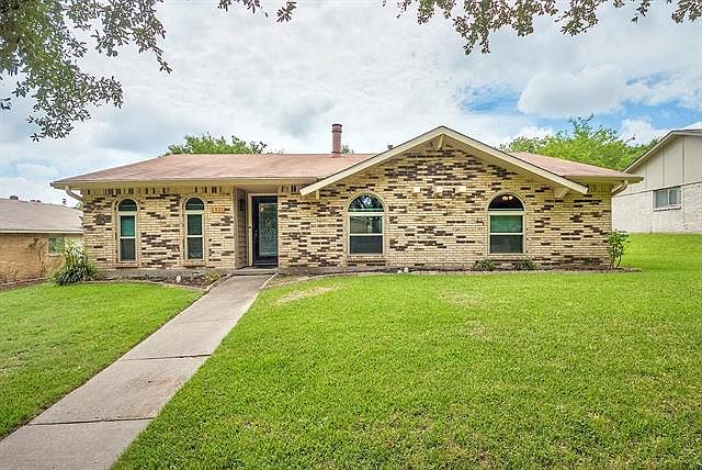 1st image of 2922 Branch Oaks Dr