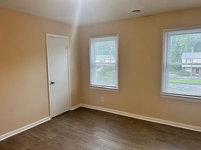 2 bed, 1.5 bath, 950 sqft, $975 — Photo 2