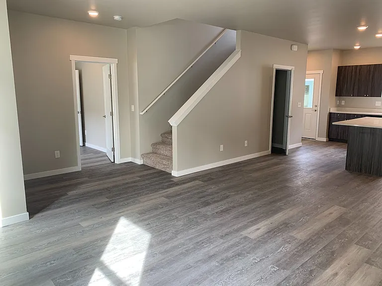 644 E St — Photo 6