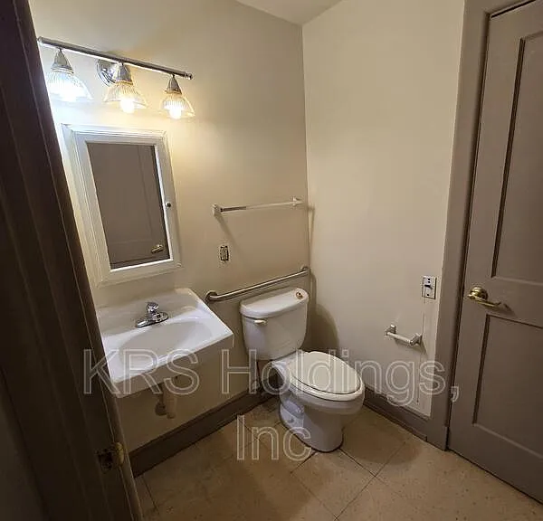 633 W Washington St — Photo 3