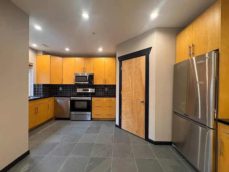 22831 Foreman Dr — Photo 4