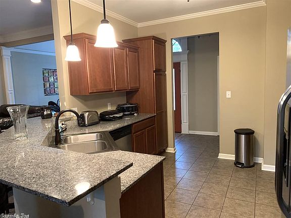 5th image of 2104 Wellington Dr