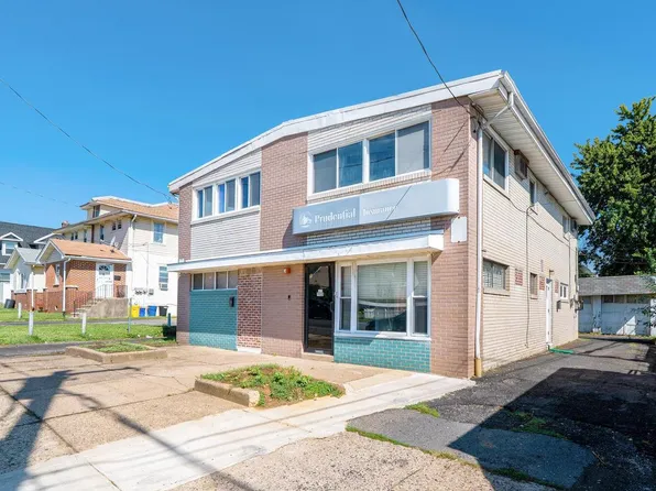 1931 Rhawn St, Philadelphia, PA 19152