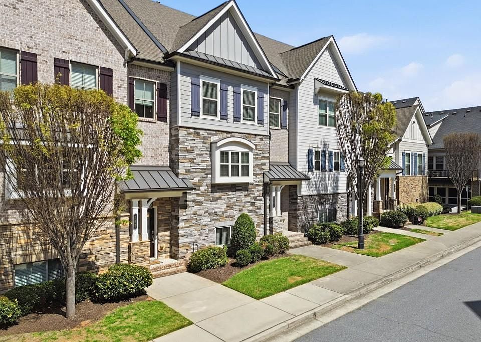 1st image of 557 Henry Dr