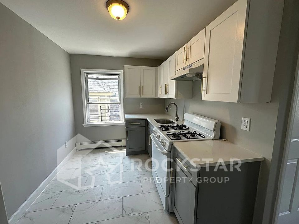 1st image of 905 S 16th St Floor 3