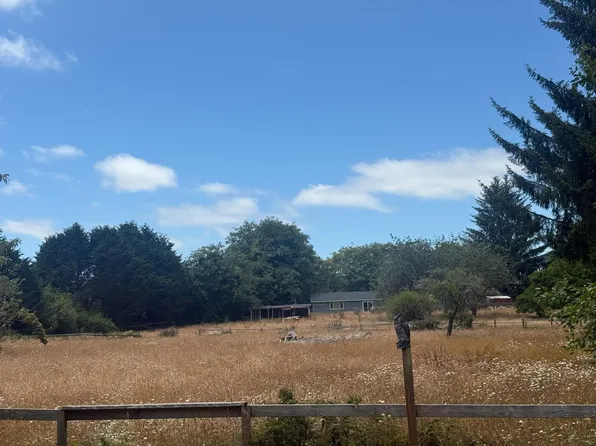 4415 Lake Earl Dr, Crescent City, CA 95531
