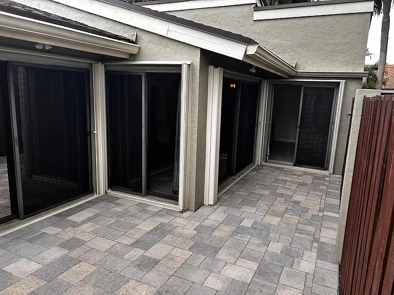 51 Meadows Dr — Photo 32