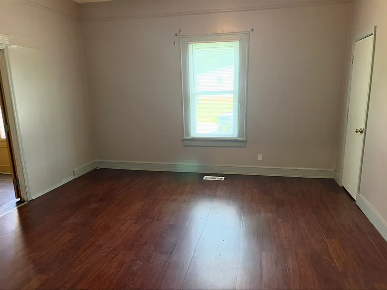 211 Hawkins St — Photo 3