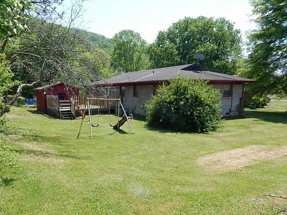 3rd image of 208 Adrian Dr