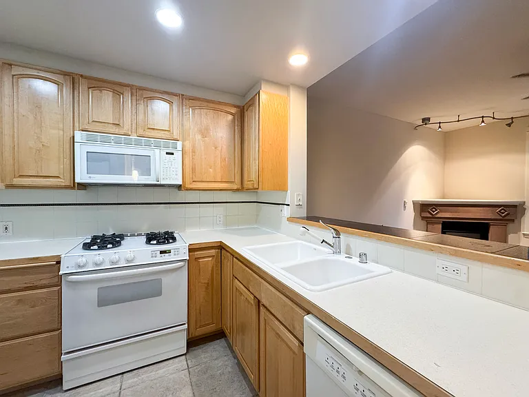 2801 1st Ave #503 — Photo 8