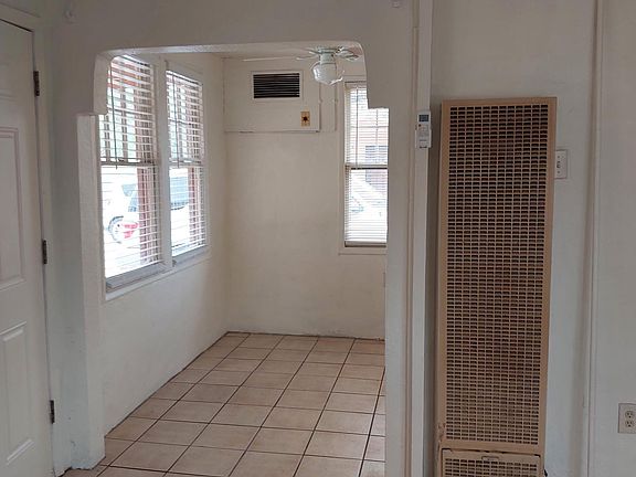 5th image of 3038 N Balboa Ave #1