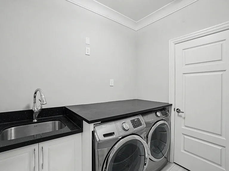 4433 Wallace St — Photo 35