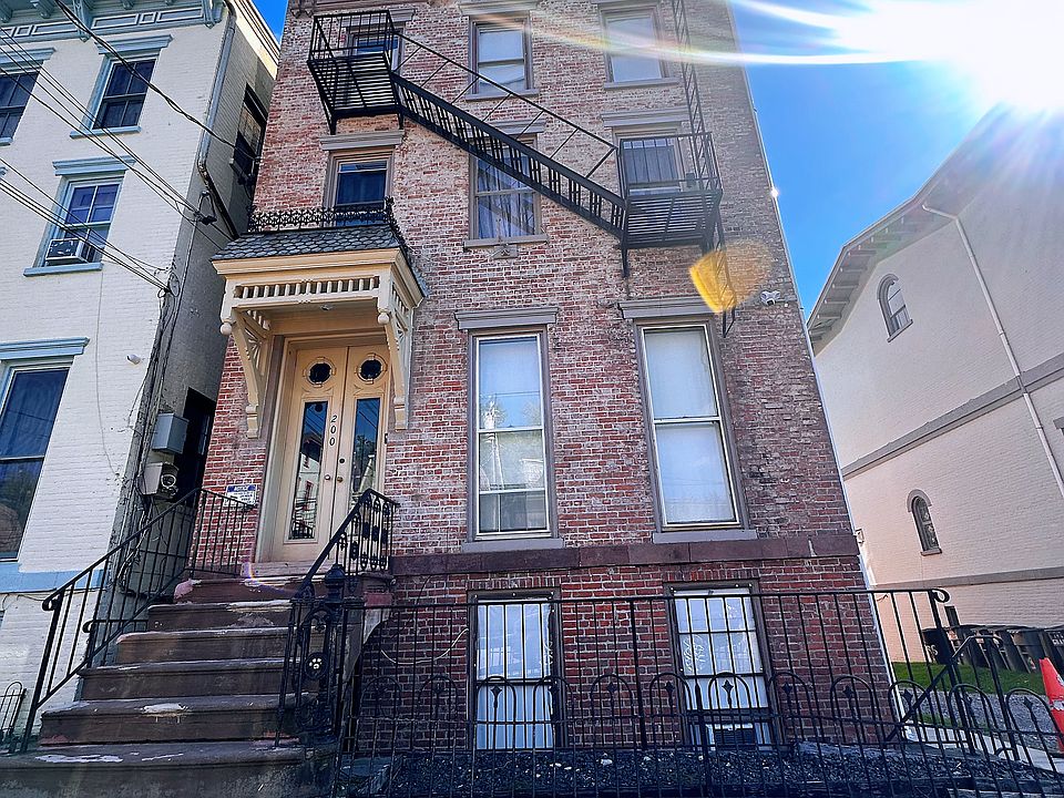 1st image of 200 Grand St APT 1