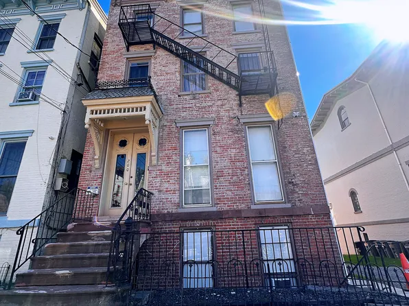 200 Grand St APT 1, Newburgh, NY 12550