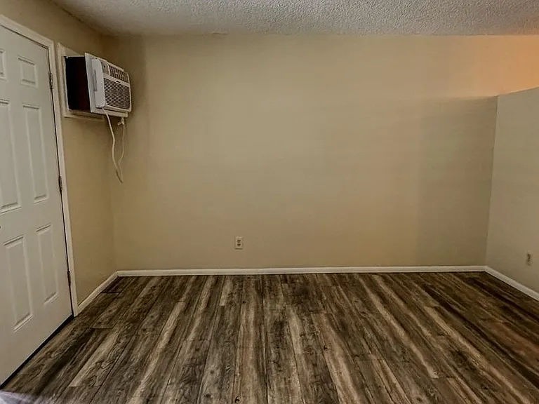 Eastpointe — Photo 17