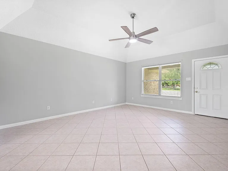 460 W Houston St — Photo 2