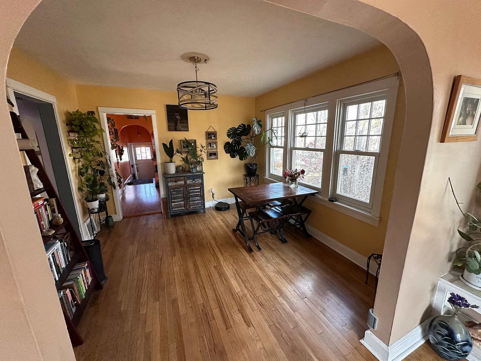 4 bed, 1938 sqft, $2,400 — Photo 4