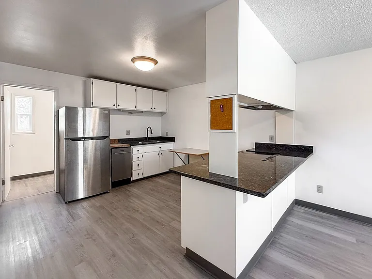 Latah Apartments — Photo 11