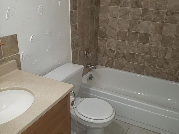 4th image of 911 Washington Ave APT 204