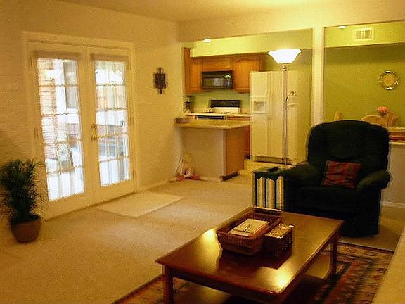 4th image of 2833 Stratford Ln