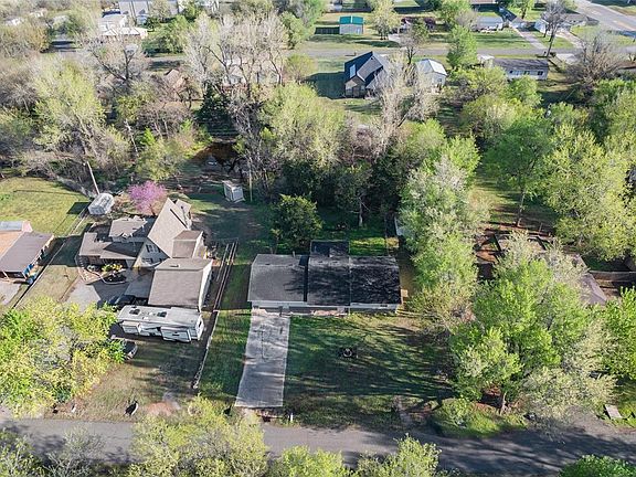 5th image of 1615 E Lake Park Ln