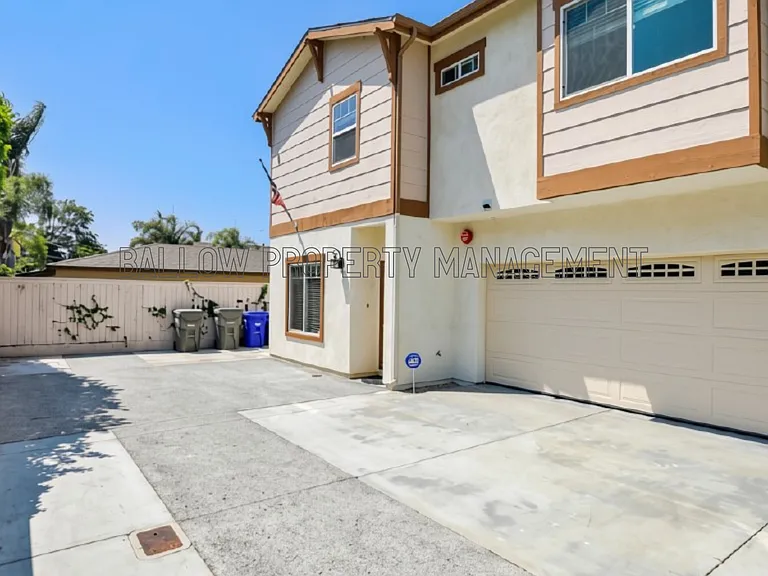 1327 Holly Ave — Photo 10