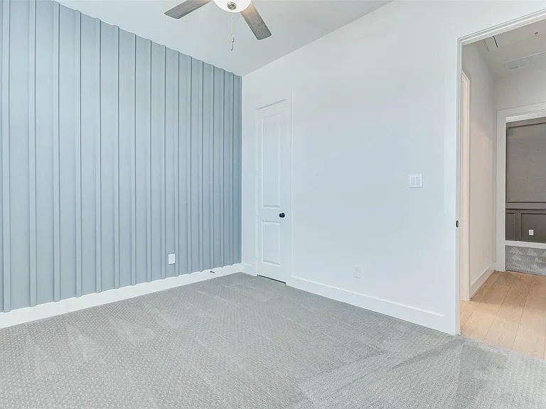 1322 Village Fls — Photo 17