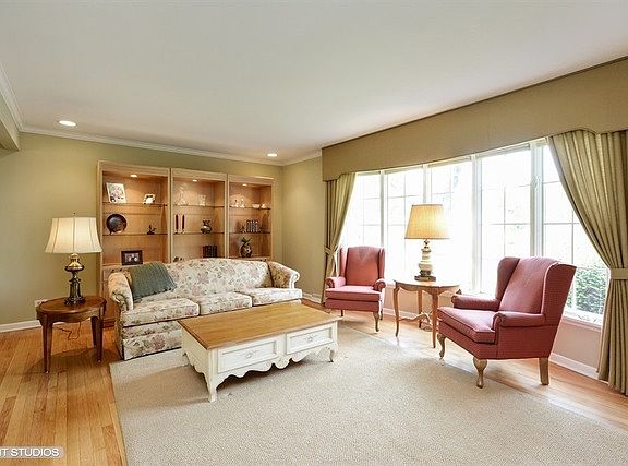 2nd image of 1613 E Dogwood Ln