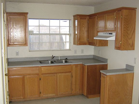 3rd image of 3321 Tagle St