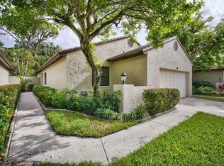 80 Ironwood Way N, Palm Beach Gardens, FL 33418